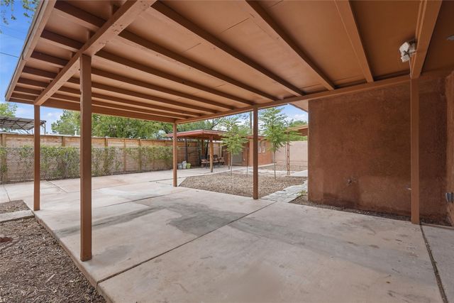 1016 Velarde Road, Santa Fe, NM 87507
