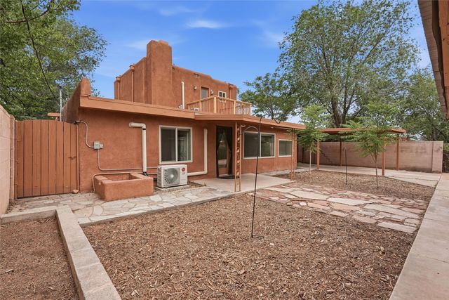 1016 Velarde Road, Santa Fe, NM 87507
