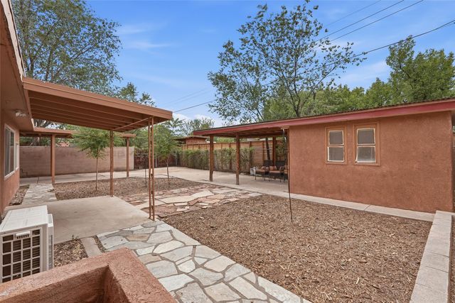 1016 Velarde Road, Santa Fe, NM 87507