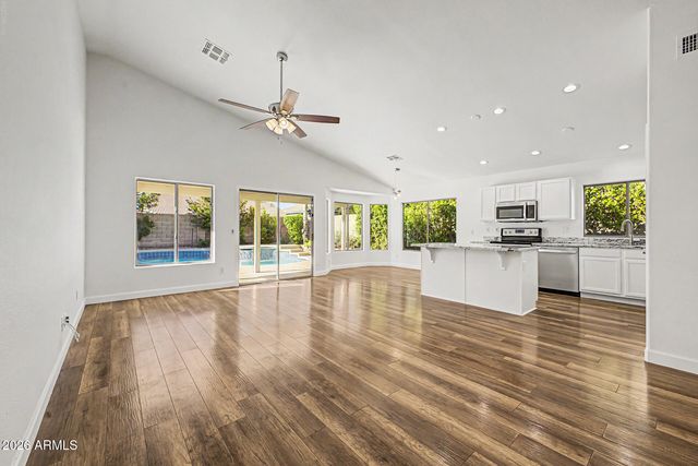 6422 W LARIAT Lane, Phoenix, AZ 85083