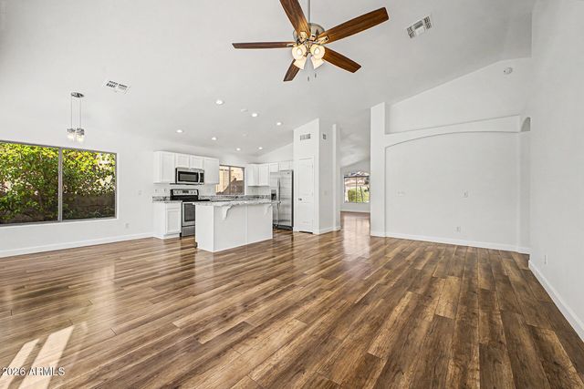 6422 W LARIAT Lane, Phoenix, AZ 85083