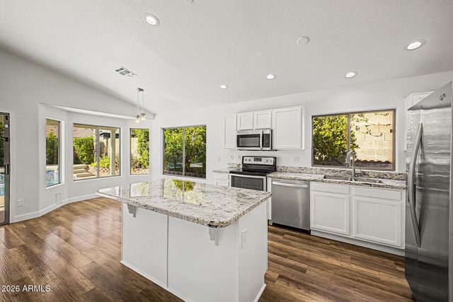 6422 W LARIAT Lane, Phoenix, AZ 85083