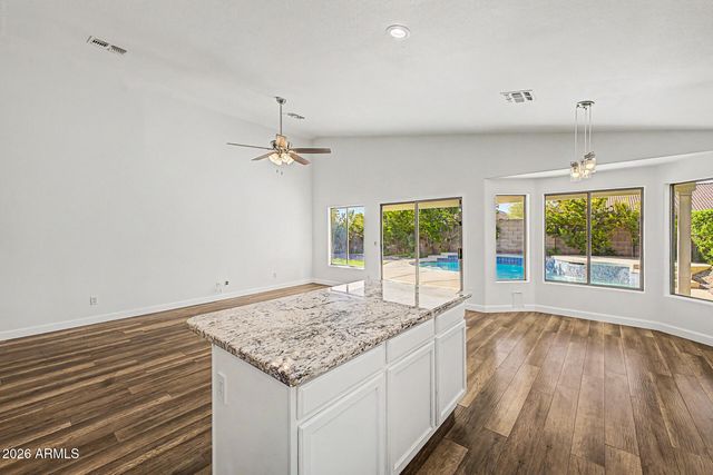6422 W LARIAT Lane, Phoenix, AZ 85083