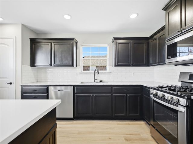 720 Madison Drive, Prairie Grove, AR 72753