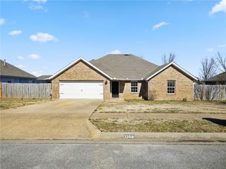 720 Madison Drive, Prairie Grove, AR 72753