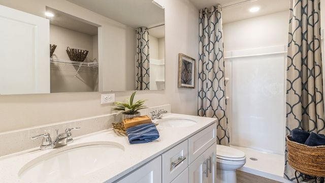 9437 Lovegrass Drive SW, Cedar Rapids, IA 52404