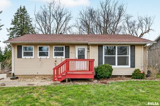 306 PARKVIEW Drive, Washington, IL 61571