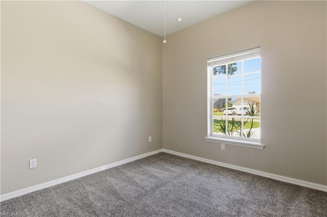 318 SE 21st ST, Cape Coral, FL 33990