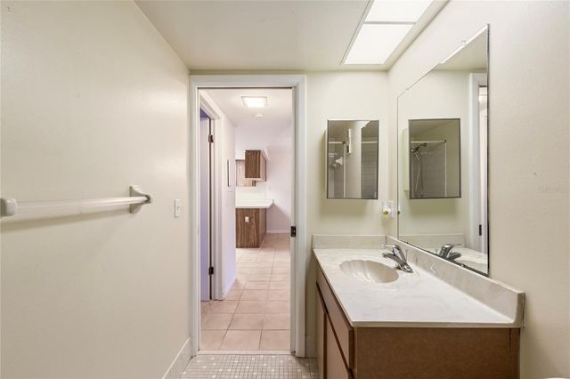 101 LAKE AVENUE NE 209, Largo, FL 33771