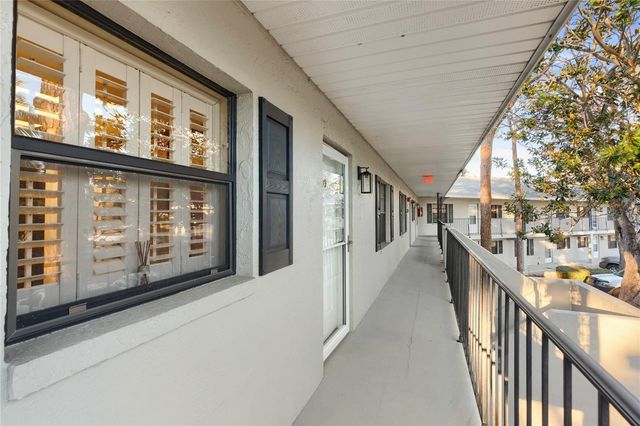 101 LAKE AVENUE NE 209, Largo, FL 33771