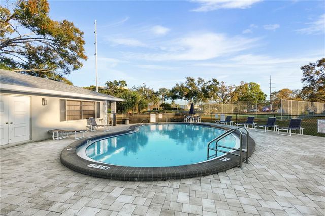 101 LAKE AVENUE NE 209, Largo, FL 33771