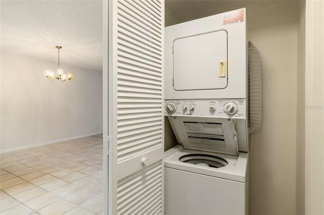 101 LAKE AVENUE NE 209, Largo, FL 33771