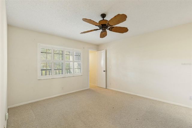 101 LAKE AVENUE NE 209, Largo, FL 33771