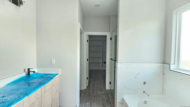 12611 Toro Dr, Atascosa, TX 78002