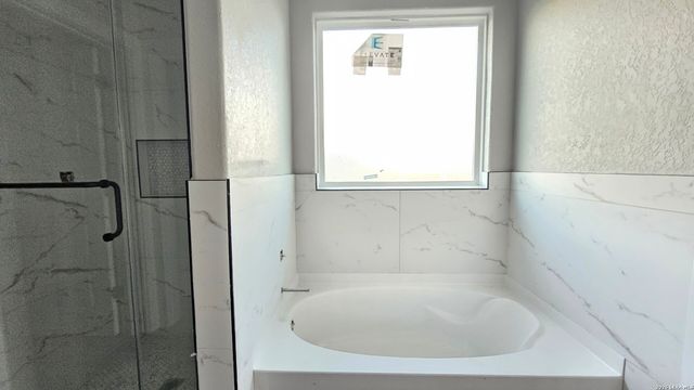 12611 Toro Dr, Atascosa, TX 78002