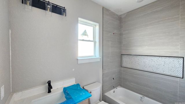 12611 Toro Dr, Atascosa, TX 78002