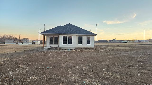 12611 Toro Dr, Atascosa, TX 78002
