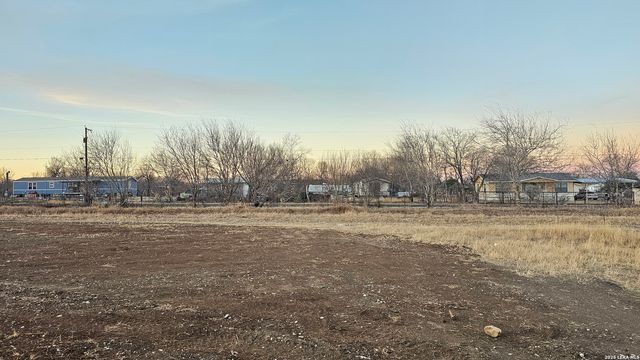 12611 Toro Dr, Atascosa, TX 78002