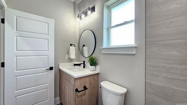 12611 Toro Dr, Atascosa, TX 78002