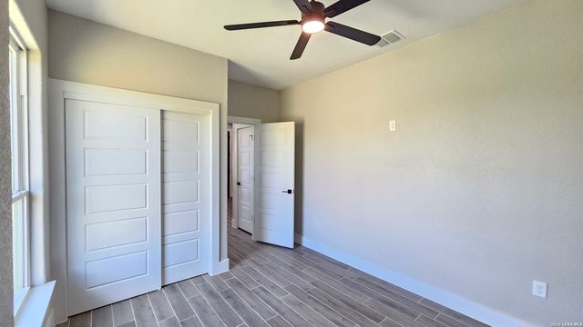 12611 Toro Dr, Atascosa, TX 78002
