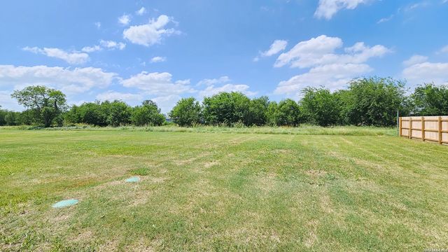12611 Toro Dr, Atascosa, TX 78002