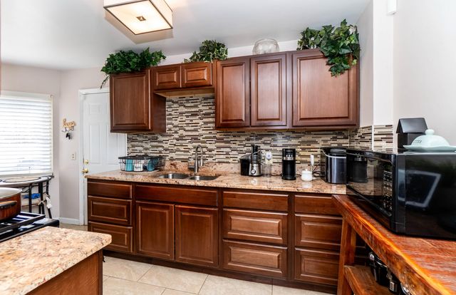 14844 Inkster Road, Redford, MI 48239