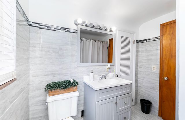 14844 Inkster Road, Redford, MI 48239