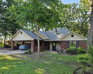 5731 N Cape Dr, Chandler, TX 75758