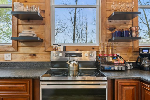 52 West Spencer Rd, Campton, KY 41301