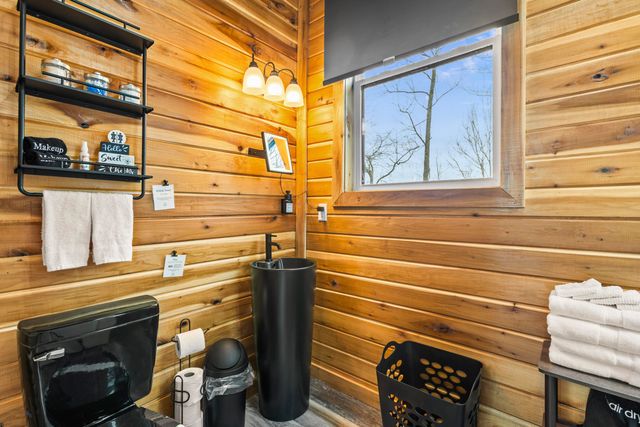 52 West Spencer Rd, Campton, KY 41301