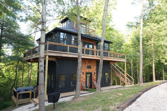 52 West Spencer Rd, Campton, KY 41301