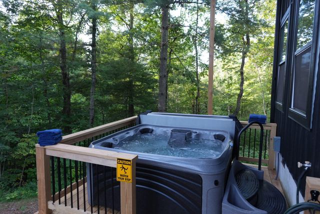 52 West Spencer Rd, Campton, KY 41301