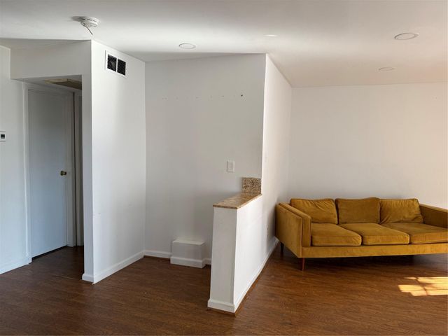 6601 Sands Point Drive 41, Houston, TX 77074