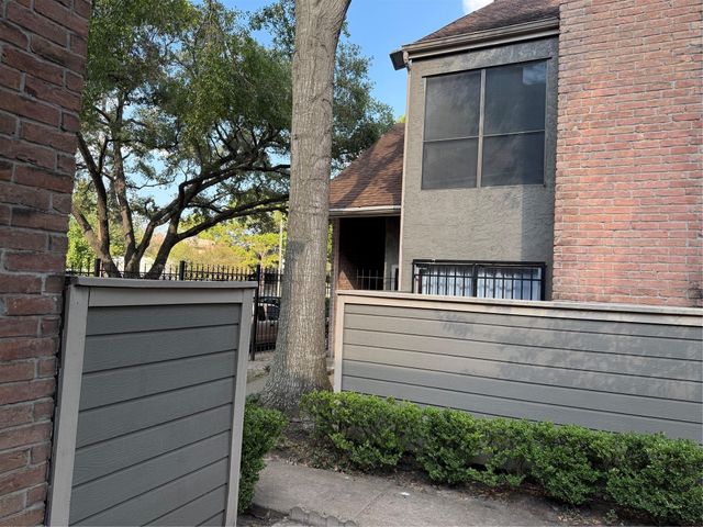 6601 Sands Point Drive 41, Houston, TX 77074