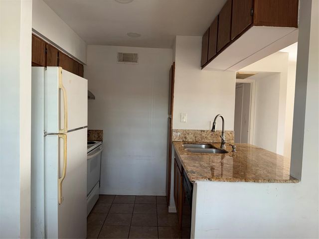 6601 Sands Point Drive 41, Houston, TX 77074