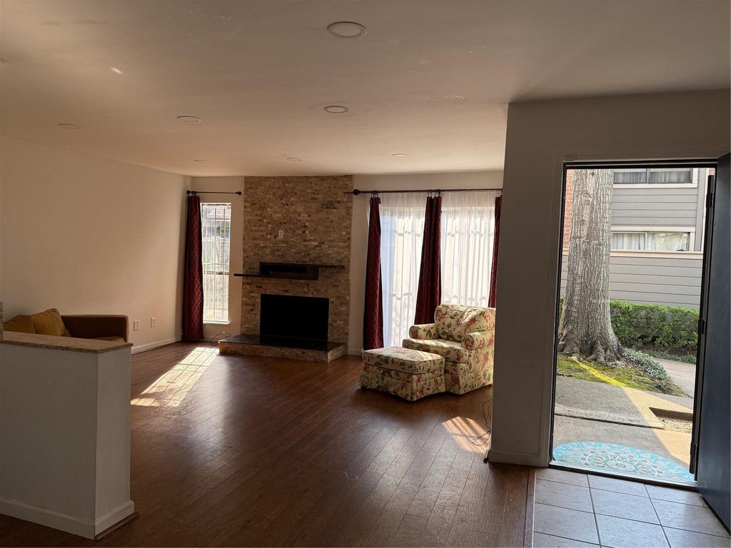 6601 Sands Point Drive 41, Houston, TX 77074