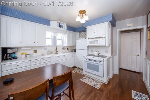 447 Maple Street, Wyandotte, MI 48192