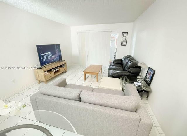 2800 NW 56th Ave F201, Lauderhill, FL 33313