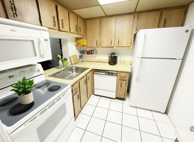 2800 NW 56th Ave F201, Lauderhill, FL 33313