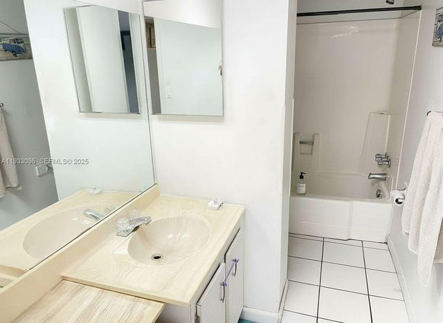 2800 NW 56th Ave F201, Lauderhill, FL 33313