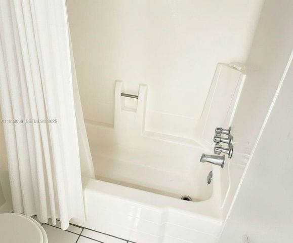 2800 NW 56th Ave F201, Lauderhill, FL 33313