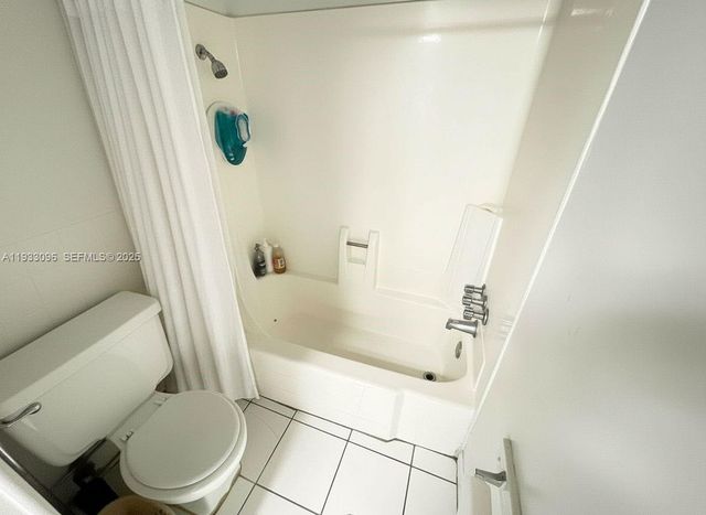 2800 NW 56th Ave F201, Lauderhill, FL 33313