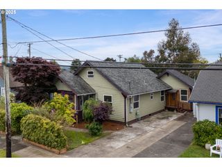 1006 STILLWELL Ave, Tillamook, OR 97141