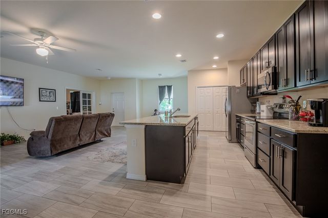 8014 Royal CIR, Labelle, FL 33935