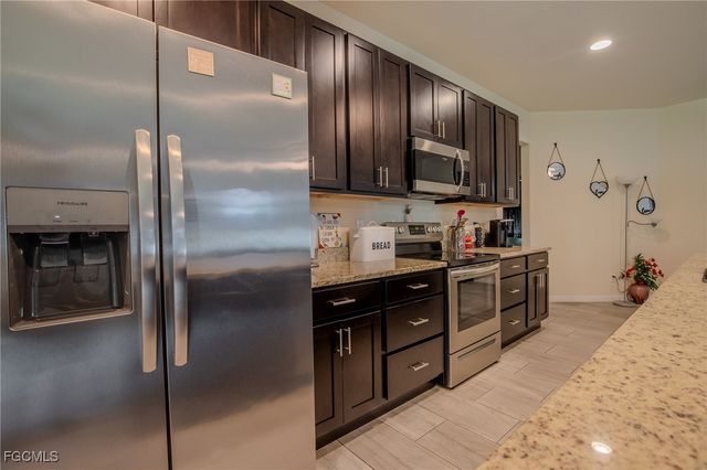 8014 Royal CIR, Labelle, FL 33935