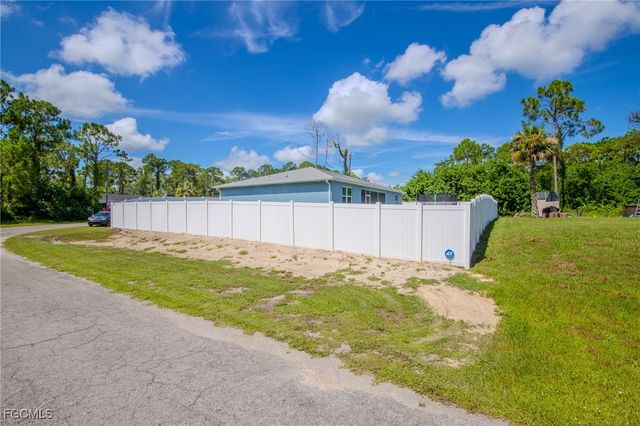 8014 Royal CIR, Labelle, FL 33935