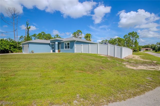 8014 Royal CIR, Labelle, FL 33935