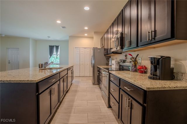 8014 Royal CIR, Labelle, FL 33935