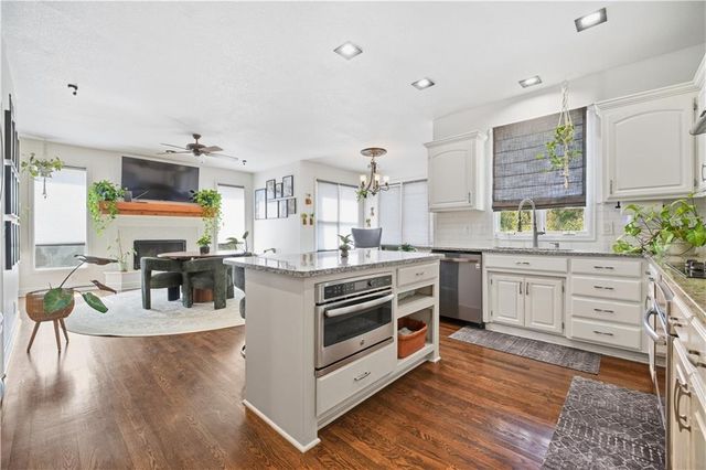 16024 Meadow Lane, Stilwell, KS 66085