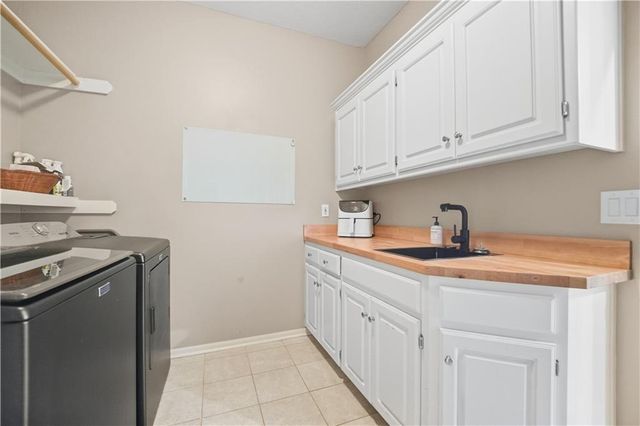 16024 Meadow Lane, Stilwell, KS 66085